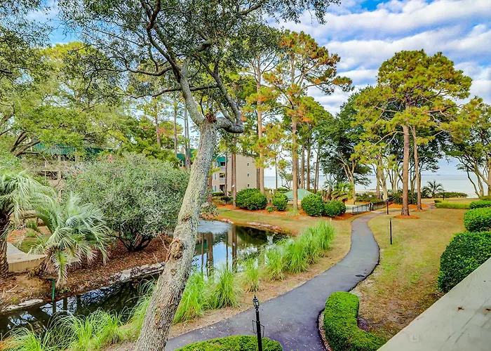 Peaceful Treetop Condo - 2Br/2Ba