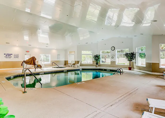 Peaceful Treetop Condo - 2Br/2Ba